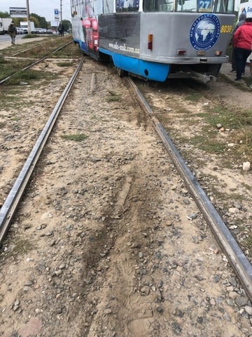 Возле рынка Барабашова трамваи сходят с рельс (ФОТО)