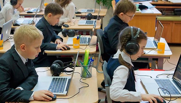 Из 700 млн грн выделенных государством на интернетизацию школ на местах освоено всего 14, - Новосад