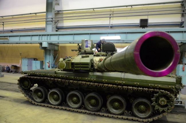 Краматорський завод вже півтора року серійно постачає гармати для українських танків