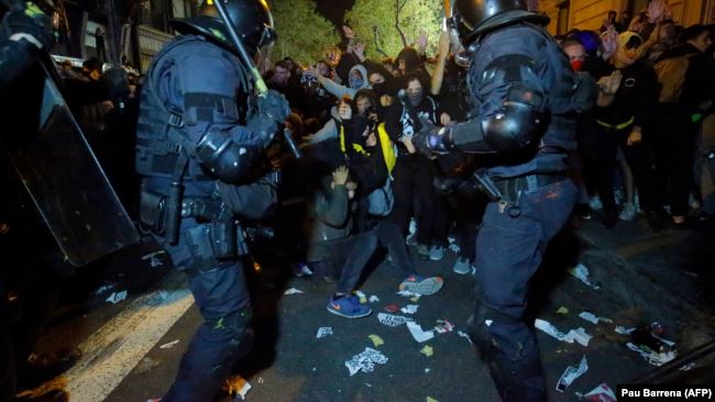 Протести в Барселоні: десятки людей постраждали, понад 50 – затримані