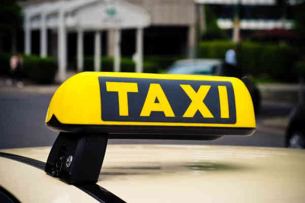 Слуги... хочуть обкласти податками водіїв таксі