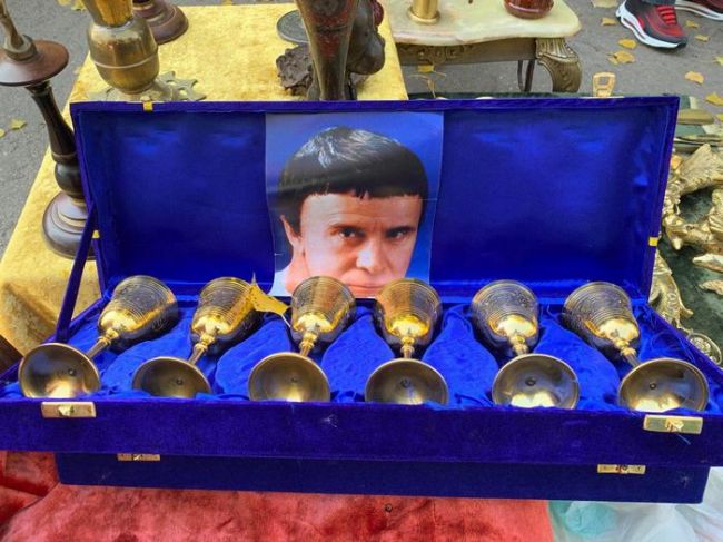 Заряженные Кашпировским: чем торгуют на «блошином базаре» в Харькове (ФОТО, ВИДЕО)