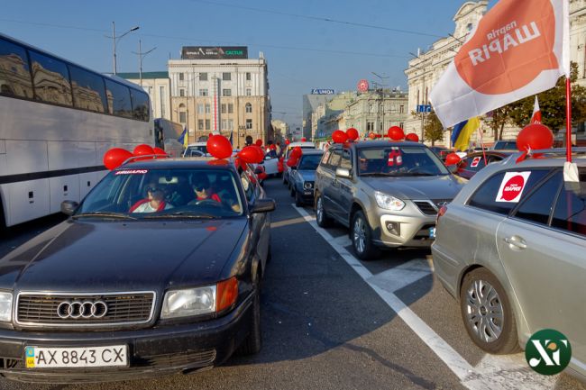 В Харькове автопробег закидали яйцами (ФОТО)
