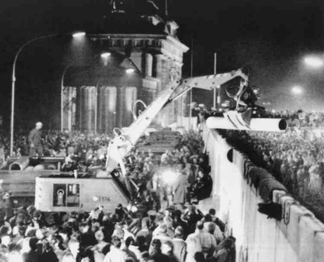 Поразка Кремля: 30 років тому німці розібрали Берлінський мур