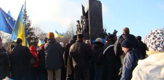 В Харькове почтили память погибших во время Революции Достоинства. ВИДЕО