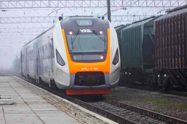 Новий український дизель-поїзд на випробуваннях розігнали до 140 км/год (ФОТО)