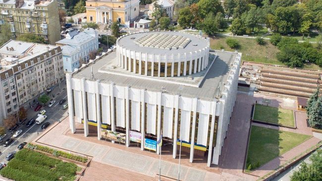Кабмін призупинив проект по реконструкції Українського дому