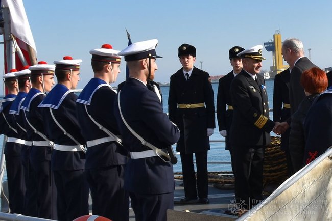 Франция наградила командующего ВМС Украины Воронченко орденом За заслуги. ФОТО
