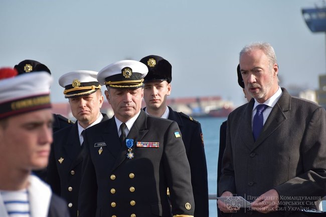 Франция наградила командующего ВМС Украины Воронченко орденом За заслуги. ФОТО