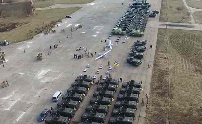 До кінця року Збройні сили України отримають понад 2800 зразків озброєння і військової техніки
