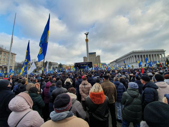 Десятки тисяч людей, світове українство, всі патріотичні сили обєдналися проти капітуляції