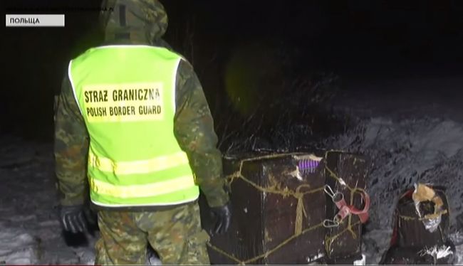 Польські прикордонники затримали двох українців, які намагалися провезти 100 кг бурштину