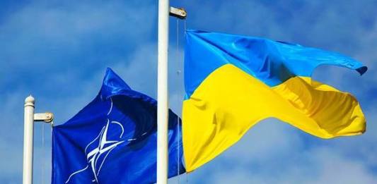 Большинство украинцев поддерживают вступление в ЕС и НАТО: данные опроса