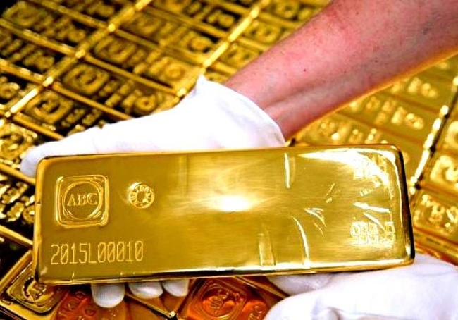 На мировых рынках резко взлетели цены на золото (ИНФОГРАФИКА)