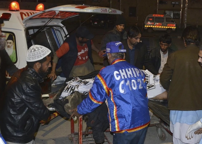 В Пакистане террорист-смертник взорвал себя в мечети: много погибших и раненых