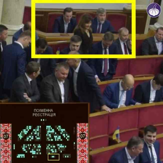 Перше засідання Верховної Ради: двох нардепів зловили на кнопкодавстві