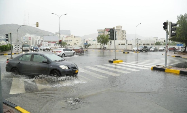 На Оман обрушились внезапные наводнения: ВИДЕО