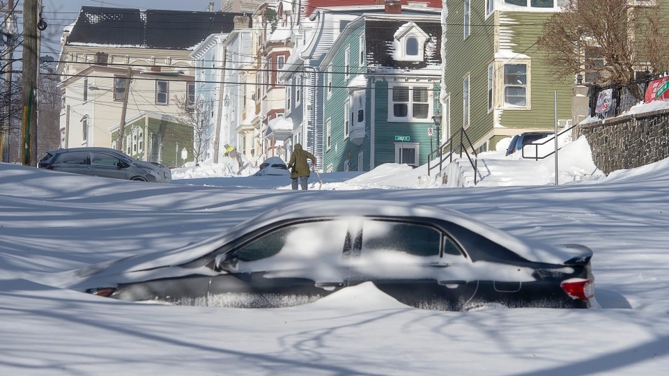 В Канаде прошел сильнейший за 20 лет снегопад: в стране объявили режим ЧС