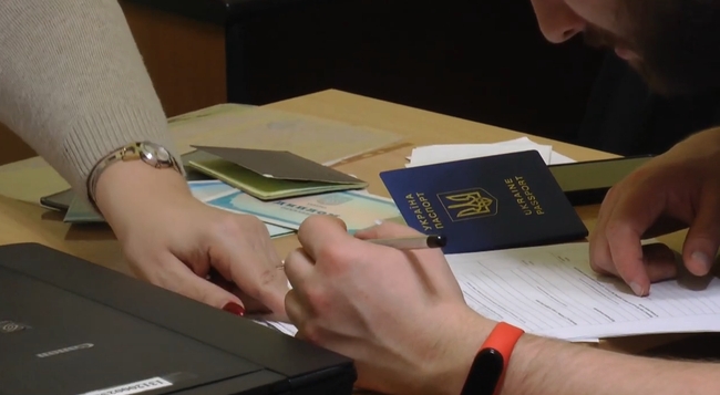У міграційній службі пояснили, чому харків’яни ринулися по закордонні паспорти (ВІДЕО)