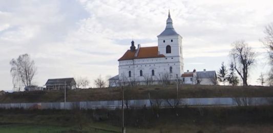 Монастир Московського патріархату захопив землю селян на Тернопільщині. ВІДЕО