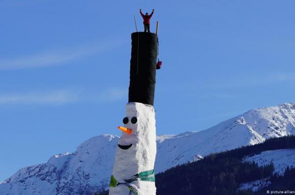В Австрії зявився найвищий у світі сніговик