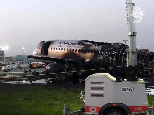 Superjet, сгоревший в Шереметьево вместе с пассажирами в прошлом году, так и не убрали из аэропорта