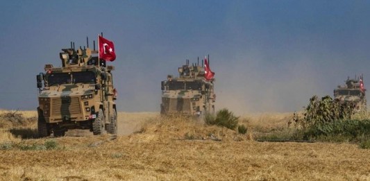 Война в Сирии: РФ сообщает о многокилометровых колоннах техники Турции
