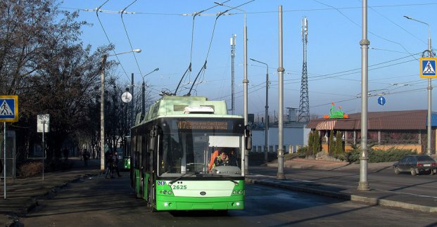 Движение по улице Челюскинцев будет временно запрещено. На части площади Павловской будет запрещена парковка транспорта. Трамваи и троллейбусы тоже меняют график.