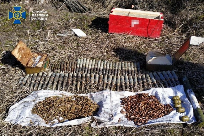 На Луганщині поблизу лінії розмежування СБУ виявила схрон з артилерійськими снарядами