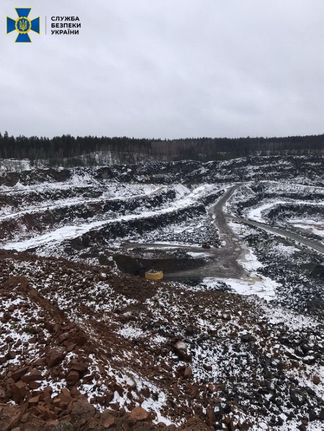СБУ виявила незаконний видобуток 500 тисяч кубічних метрів граніту