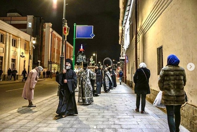 Монахи будут ежедневно проводить крестные ходы в центре Москвы против коронавируса