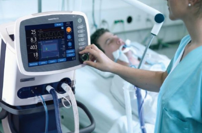 ПриватБанк почав постачати апарати штучної вентиляції легенів для українських лікарень