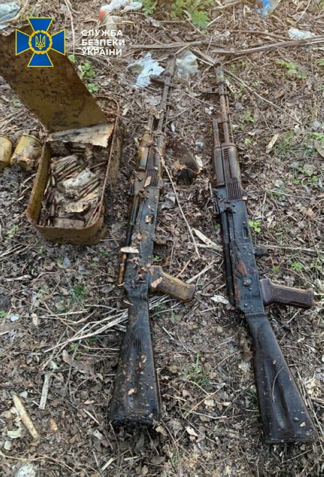 У районі ООС СБУ виявила схрон зі зброєю, викраденою у 2014 році з Криму