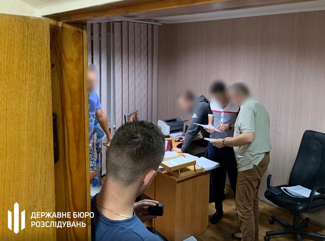 39 000 гривень хабара за вплив на прокурора – поліцейський постане перед судом