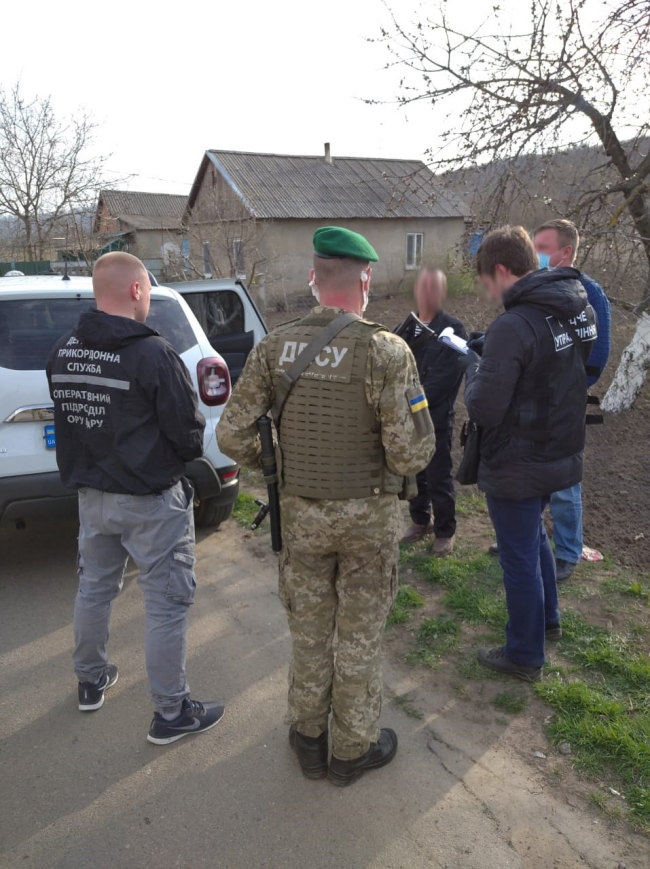 Прикордонники викрили канал незаконного переправлення осіб через українсько-молдовський кордон (ВІДЕО)