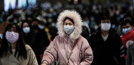 Остановить слухи и панику: в Китае заговорили о новой опасности коронавируса