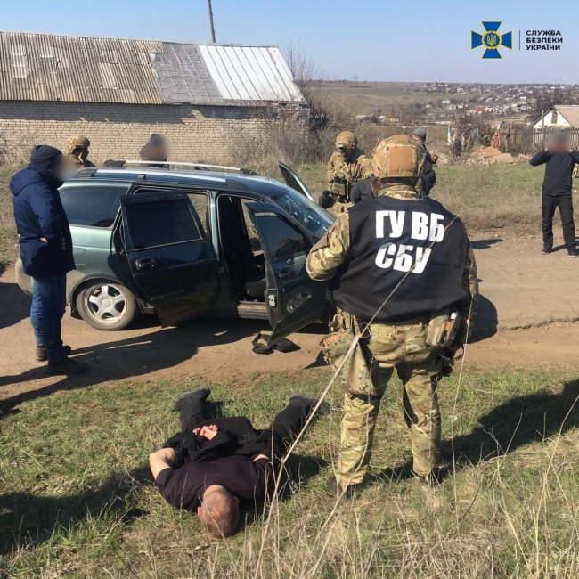 СБУ викрила власних співробітників на незаконній передачі коштів терористичній організації «ДНР»