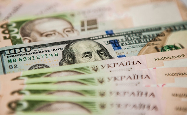 Експертна платформа НБУ: Українці за місяць вивели з банків 2,75 мільярдів гривень