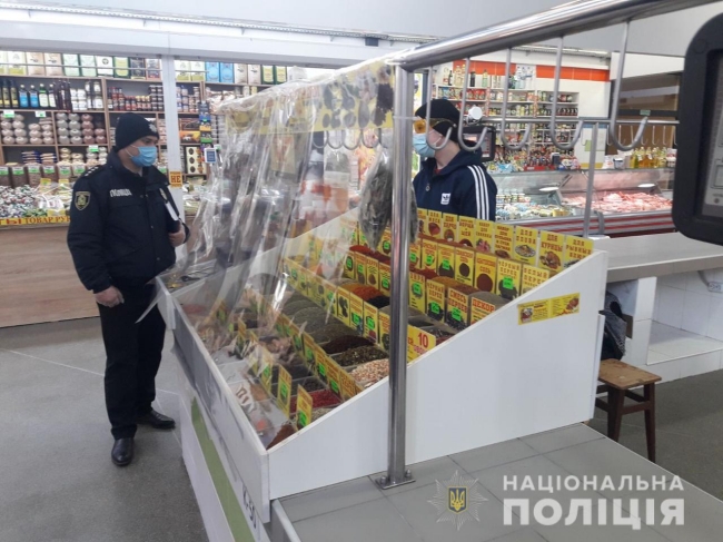 Полиция проверяет работу рынков во время карантина (ФОТО)