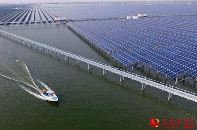 В Китае запустили СЭС на 320 МВт над поверхностью рыбоводного пруда