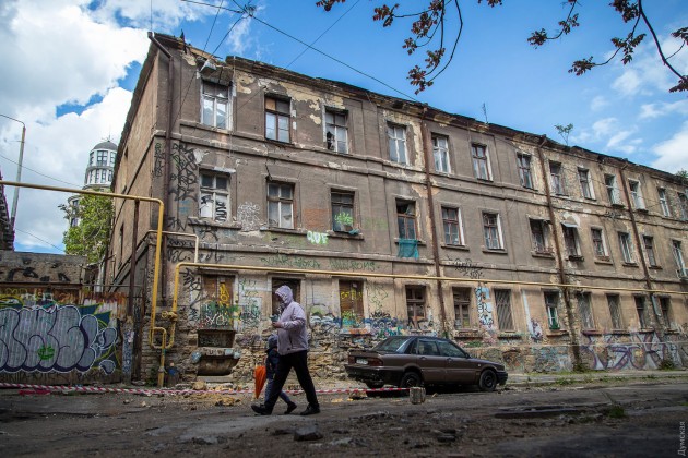 Люди прыгали из окон, чтобы спастись: в Одессе обрушился жилой дом (ФОТО)
