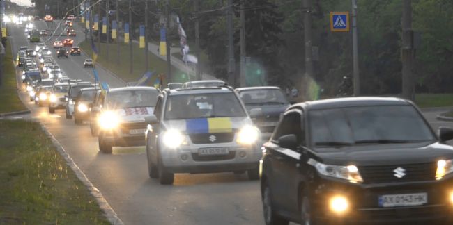 Вишиванки та колеса: у Харкові відбувся святковий велозаїзд та автопробіг (ФОТО, ВІДЕО)