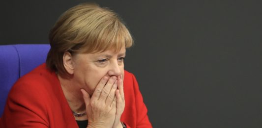 Гибридная агрессия: Меркель заявила об атаках РФ на западную демократию