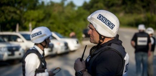 На блокпосте террористов на Донбассе возле сотрудников ОБСЕ произошел взрыв: что известно