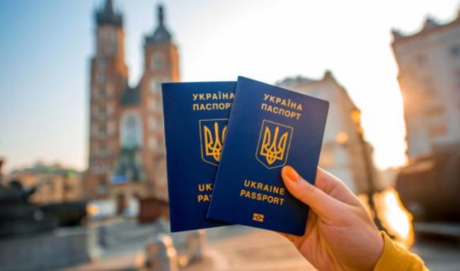 Українці з 14 років зможуть одночасно отримувати паспорт та ІПН