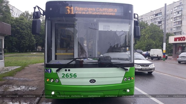 В Харькове попал под обстрел троллейбус с пассажирами (ФОТО)