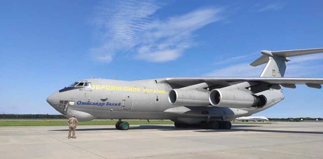 Літак Іл-76 Повітряних Сил ЗС України доставив з Китаю черговий гуманітарний медвантаж