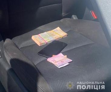 На Дніпропетровщині поліція на хабарі затримала голову земельної комісії ОТГ