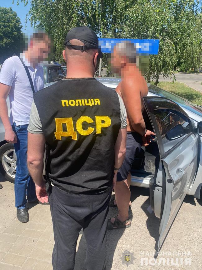 На Дніпропетровщині поліція на хабарі затримала голову земельної комісії ОТГ