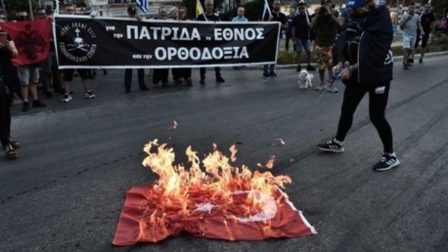 Греки палять турецькі прапори через Софію, а Туреччина радить забути візантійську мрію